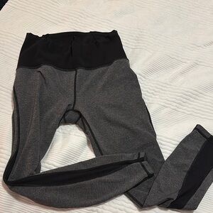 Lululemon Gray and Black Leggings w/ mesh side - Sz8